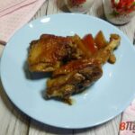Утка с яблоками и луком в духовке
