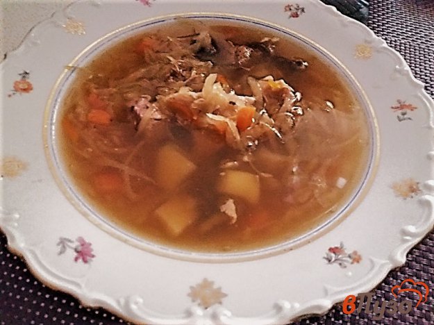 Щи из квашеной капусты с сушеными белыми грибами и свининой 1