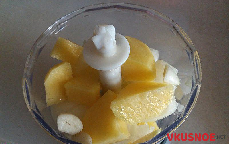 Фото приготовление рецепта: Котлеты из куриного фарша с овощами шаг №2