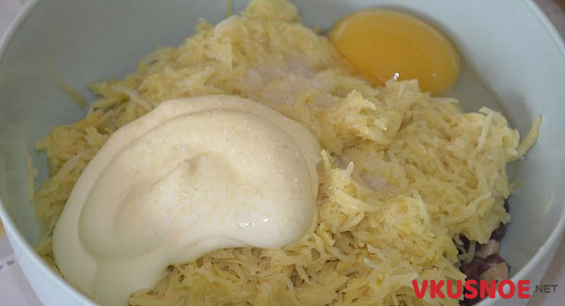 Фото приготовление рецепта: Рубленные котлеты из утки с картофелем шаг №3