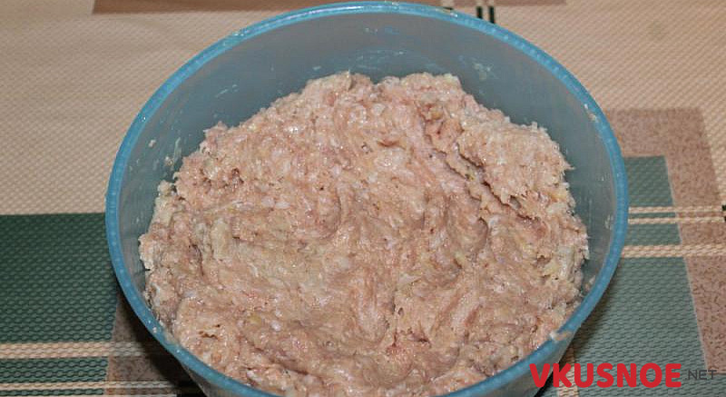 Фото приготовление рецепта: Куриные котлеты с салом и зеленью шаг №1