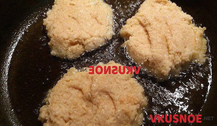 Фото приготовление рецепта: Драники из картофеля без муки и яиц шаг №6