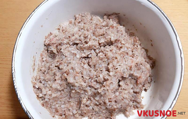 Фото приготовление рецепта: Котлеты из гречки с фаршем и сыром шаг №6