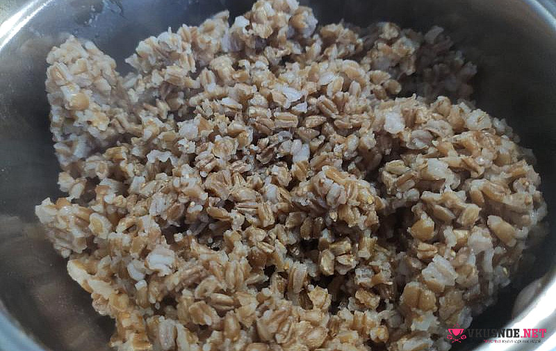 Фото приготовление рецепта: Кутья из пшеницы с орехами и изюмом шаг №1