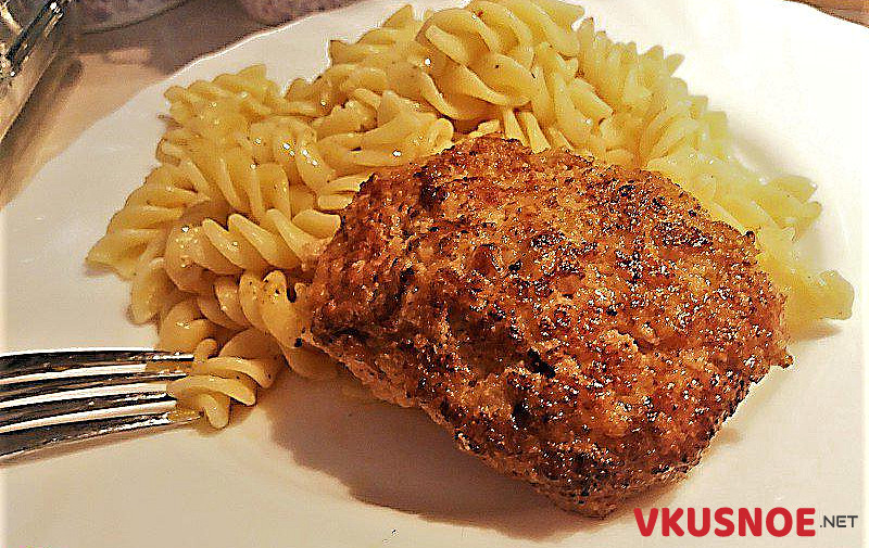 Фото приготовление рецепта: Котлеты из куриного фарша с овощами шаг №13
