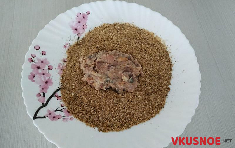 Фото приготовление рецепта: Рыбные котлеты со скумбрии шаг №5