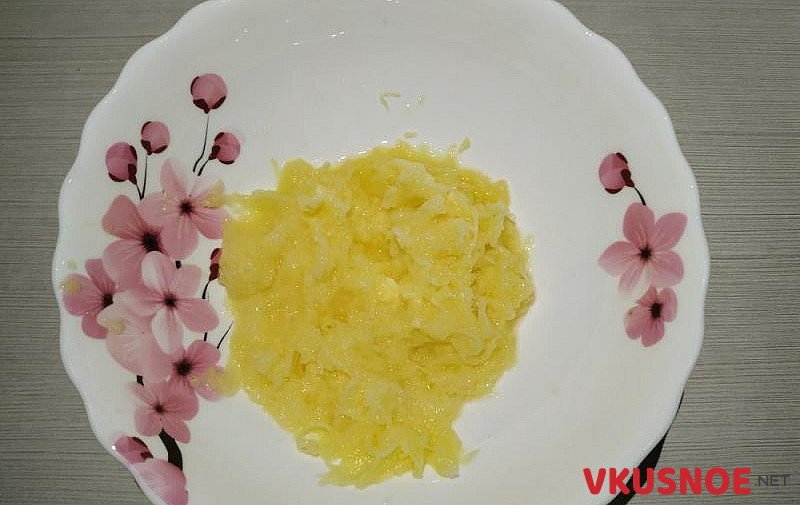 Фото приготовление рецепта: Котлеты из куриного филе с салом шаг №2