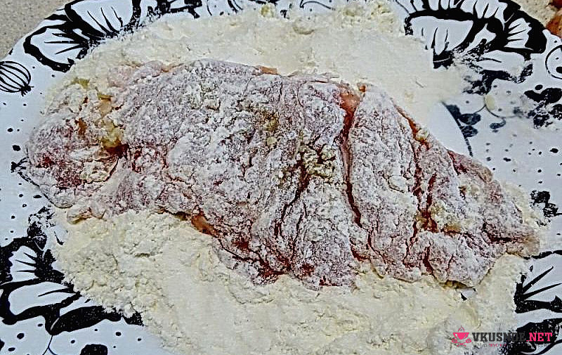 Фото приготовление рецепта: Отбивные чесночные из куриных бедер шаг №5