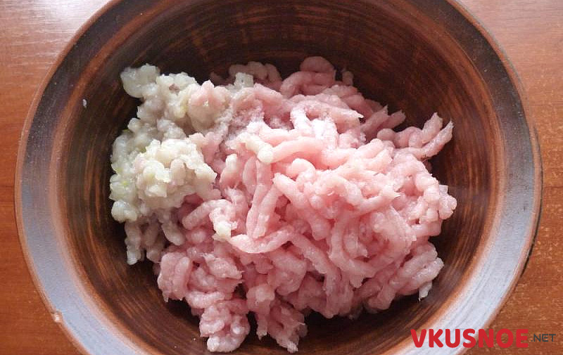 Фото приготовление рецепта: Пельмени с мясом кролика шаг №5