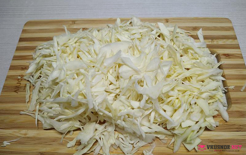Фото приготовление рецепта: Капустные котлеты с пшеничными отрубями шаг №1