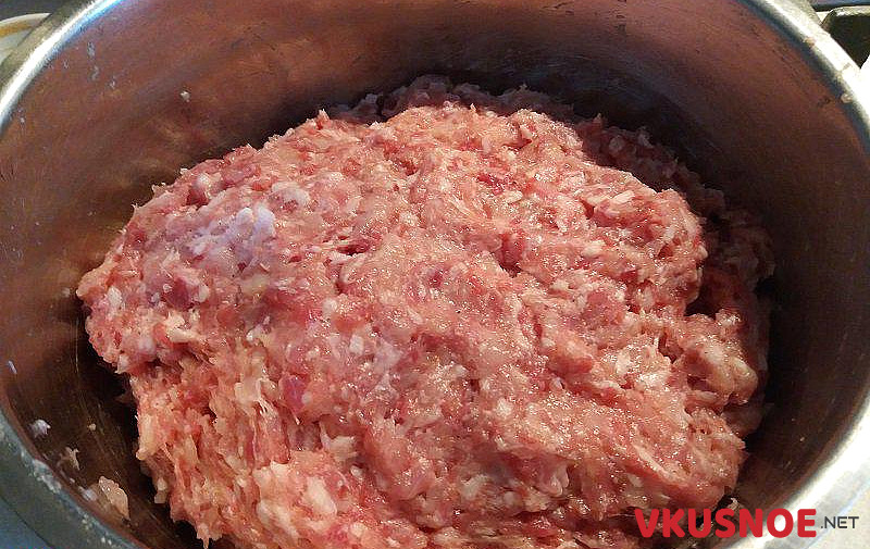 Фото приготовление рецепта: Котлеты из мясного фарша с шампиньонами шаг №1