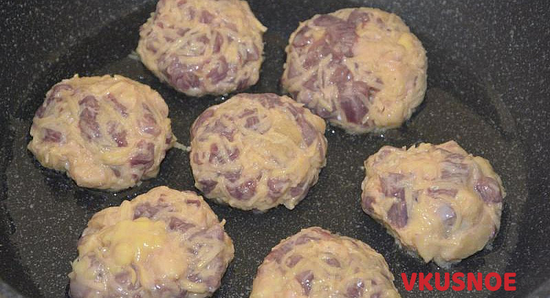 Фото приготовление рецепта: Рубленные котлеты из утки с картофелем шаг №5