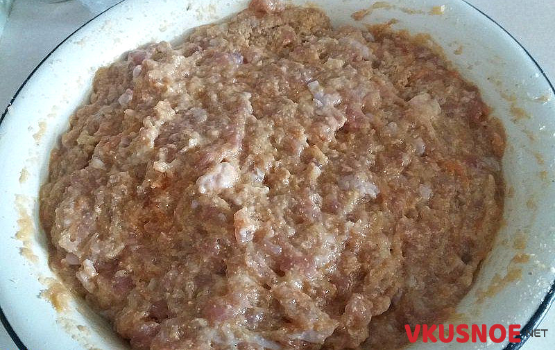 Фото приготовление рецепта: Котлеты из куриного фарша с овощами шаг №8