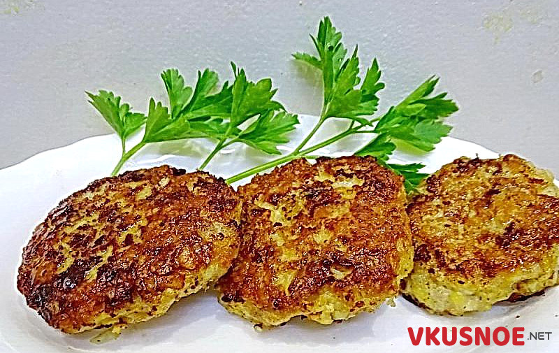 Фото приготовление рецепта: Котлеты из куриного филе с сыром шаг №7