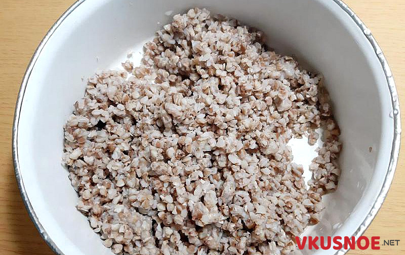 Фото приготовление рецепта: Котлеты из гречки с фаршем и сыром шаг №1