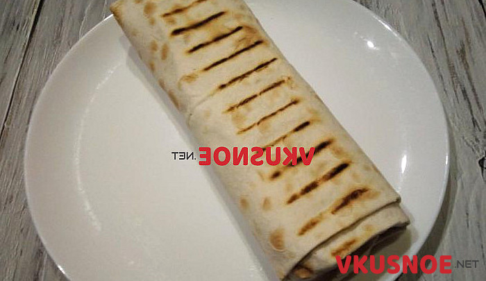 Фото приготовление рецепта: Утиная грудка в лаваше с овощами шаг №8