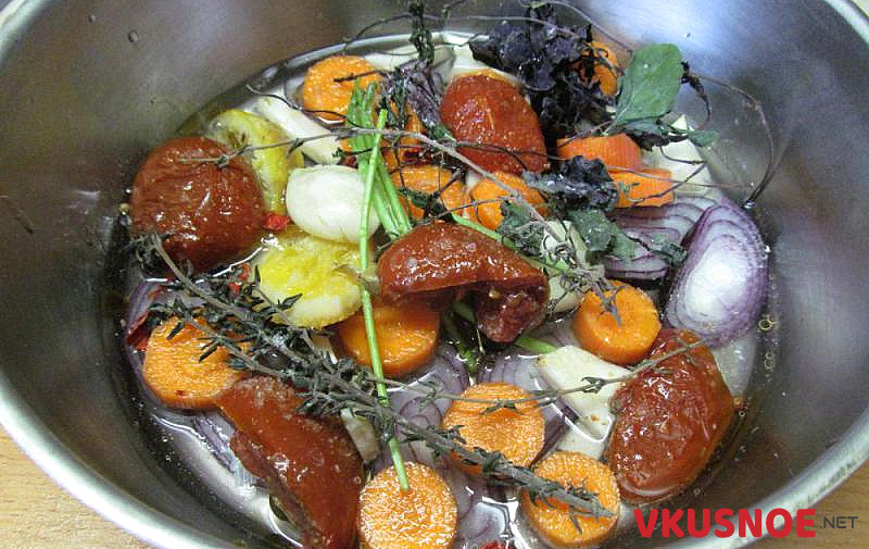 Фото приготовление рецепта: Тушеная баранина с овощами и травами шаг №1